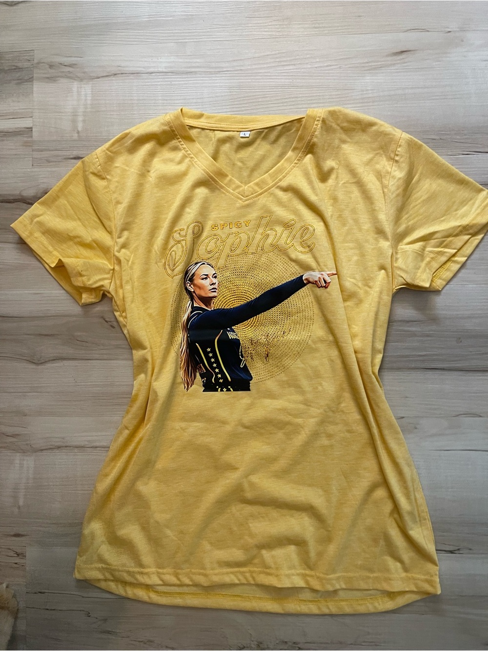 Sofie Cunningham Womens Yellow V-Neck Graphic Tee